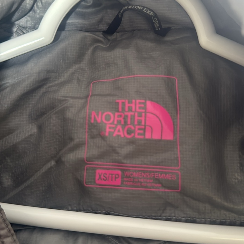 The North Face Woman’s lightweight Insulated Puffer Jacket Gray size extra Small - Picture 5 of 5